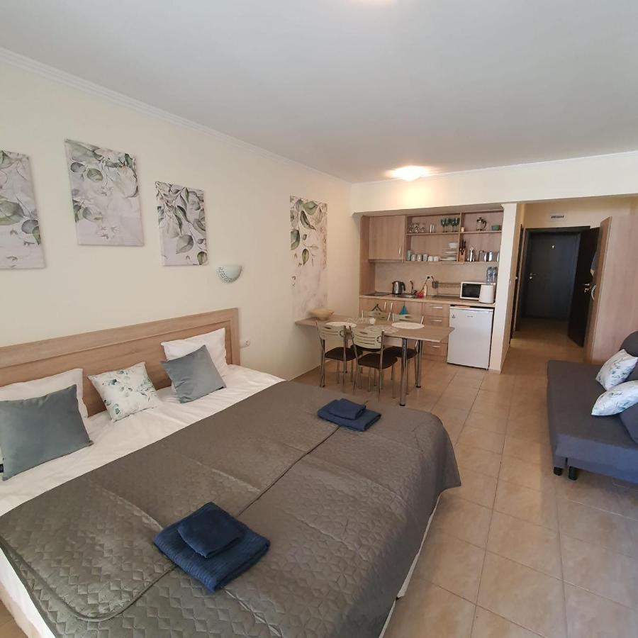 Andalucia Beach - Sea Viev Apartments Elenite Exterior photo