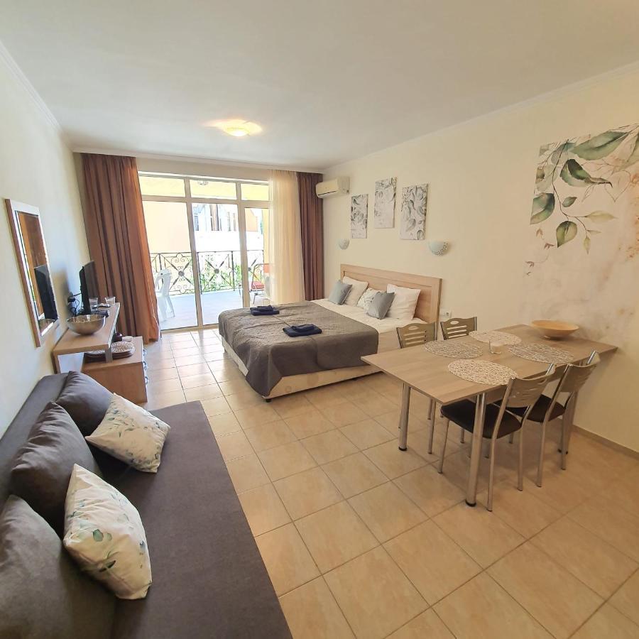 Andalucia Beach - Sea Viev Apartments Elenite Exterior photo
